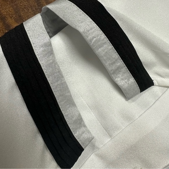 Calvin Klein White Black Silver Sleeveless Split Neck Blouse Womens Small - Picture 6 of 8